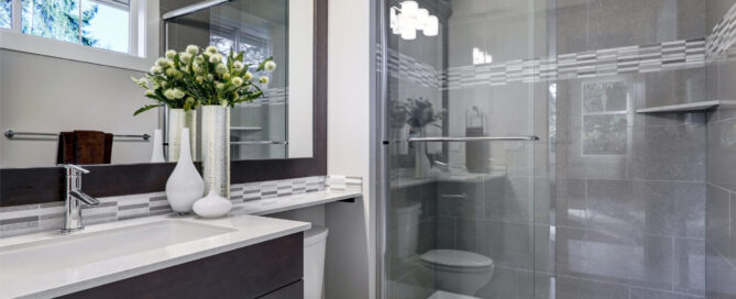 Modern small bathroom ideas in Los Angeles
