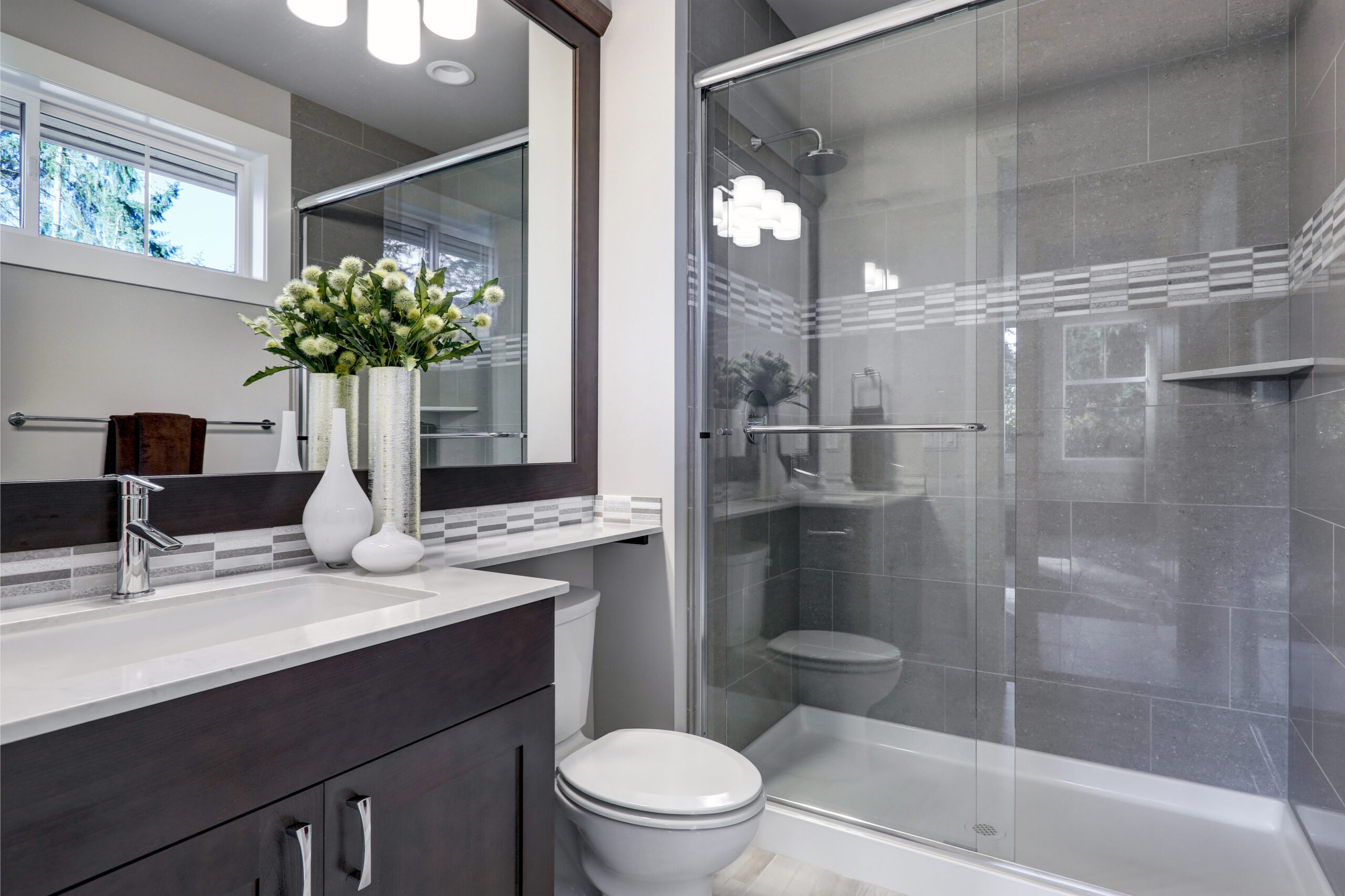 Modern small bathroom ideas in Los Angeles